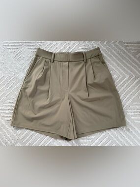 NWT lululemon athletica Daydrift Pleated Shorts
